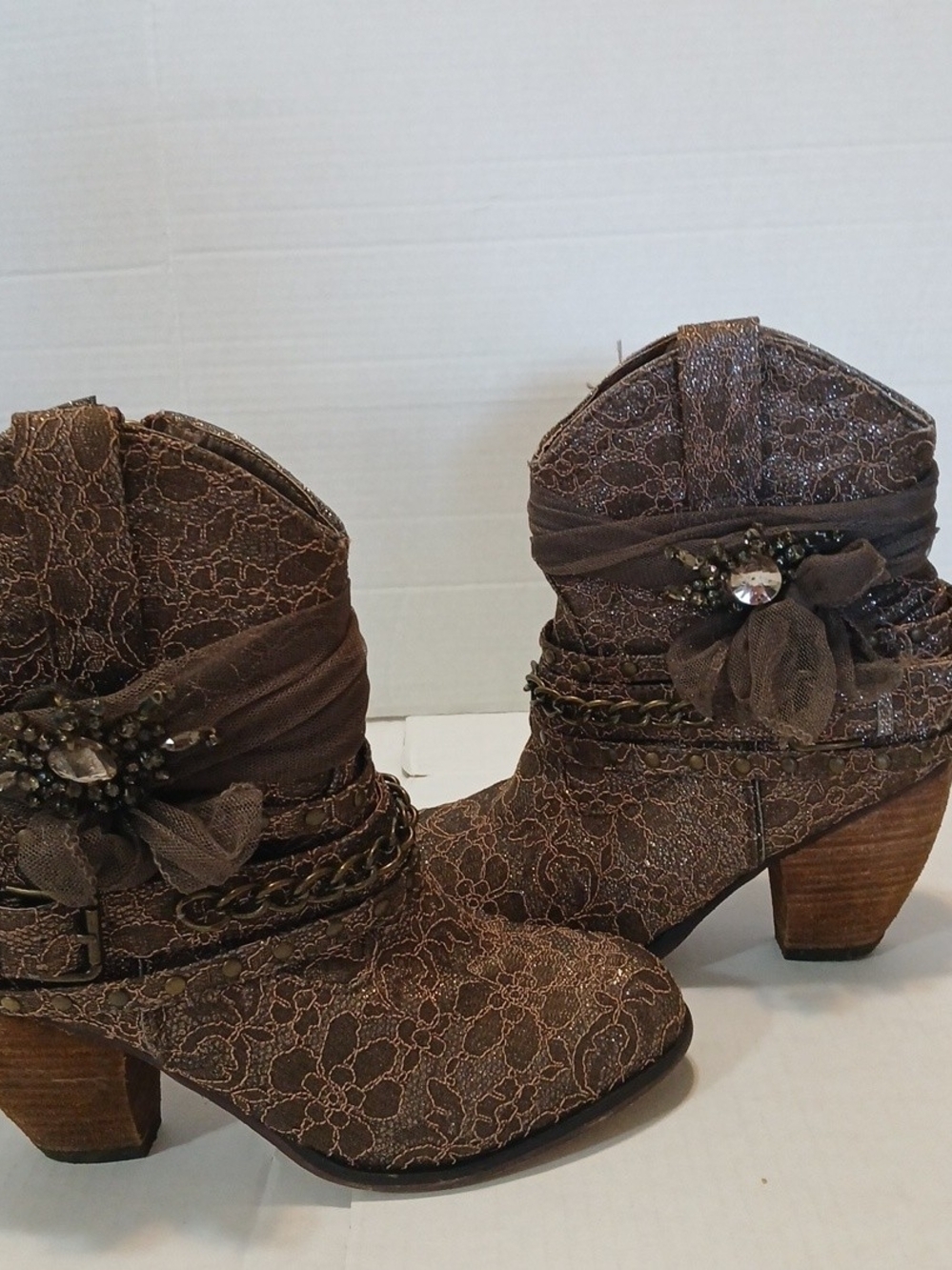 Not Rated Brown Lace Ankle Boots Beaded Bow Glitzy Cowgirl Buckle 7.5